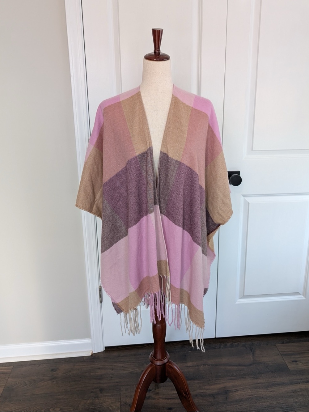NWT Vince Camuto Plaid Ruana Wrap Shawl One Size Pink Wine Camel Fringe